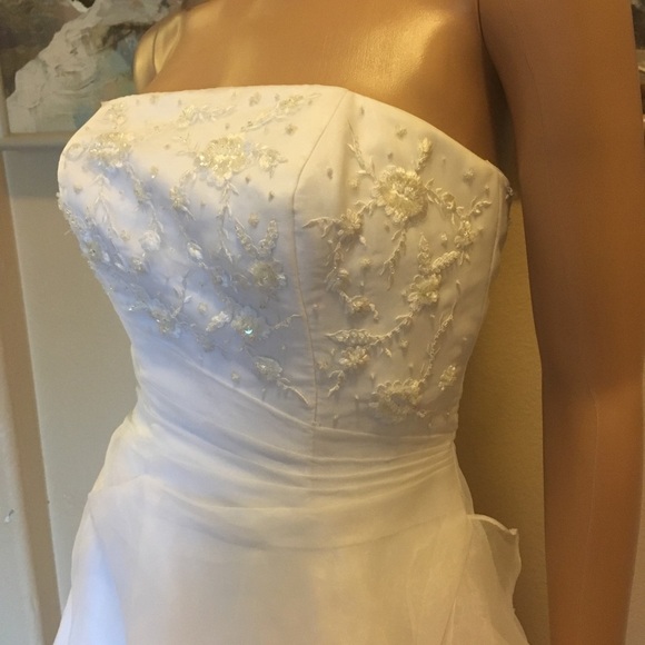 NWT David’s Bridal wedding dress SZ 4 white color - Picture 6 of 8